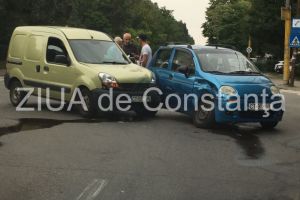 Accident rutier pe strada Ion Luca Caragiale din municipiul Constanta. Doua masini implicate