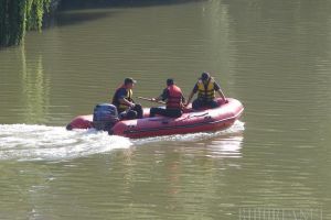 Scaldă fatală: Un poliţist din Oradea a murit, după ce a vrut să înoate într-o baltă privată şi nu a mai ieşit la suprafaţă