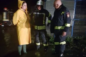 Intervenţie la Ocna Sibiului coordonată de Raed Arafat – Oraşul e inundat