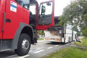 Excursie întreruptă de incendiu! Un autocar plin cu elevi a luat foc în mers