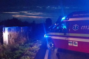 Un autocar cu 43 de copii s-a răsturnat aseară la Dănila