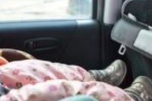 Bebeluş de 3 luni, mort într-un accident de circulaţie! La volanul maşinii se afla mama sa!