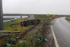 Autobuzul răsturnat pe autostradă la Sibiu – Cursa mergea la Marquardt