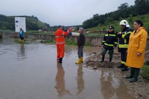 VIDEO FOTO Inundaţiile fac prăpăd la Ocna Sibiului, Apoldu de Sus şi de Jos. Probleme şi la Păltiniş