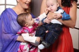 Fiul Mădălinei Manole are 9 ani si ştie totul despre mama lui şi îi ascultă piesele. Petru Mircea Junior s-a înscris în asociaţia care păstrează memoria ”fetei cu părul de foc”