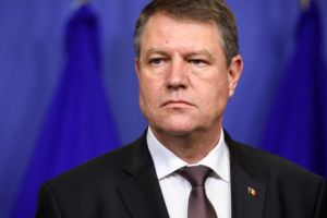 Piaţa financiar-bancară aşteaptă deciziile politice