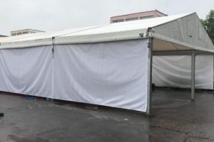 În spatele pieţei demolate din Trivale s-a mai deschis una, improvizată