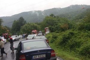NEWS ALERT/ ACCIDENT GRAV pe un drum naţional din Arad! A intervenit ELICOPTERUL SMURD