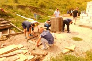 Deţinuţii de la Penitenciarul Aiud construiesc o casă socială la Cluj