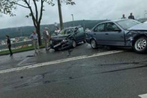Accident în lanţ pe Frunzişului (Varianta Zorilor - Mănăştur). BMW -ul a fost lovit primul - FOTO