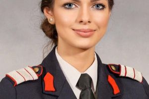 Frumoasa si desteapta! Alina este sefa de promotie a Colegiului Naţional Militar “Dimitrie Cantemir” Breaza