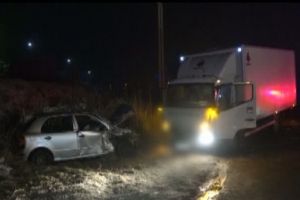 S-a oprit cu maşina într-un cap de pod