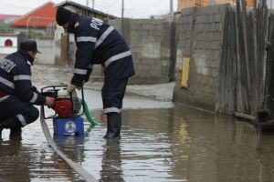 Drumul Judeţean 106 e închis de autorităţi din cauza aluviunilor