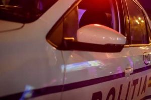 Conducea un moped băut şi fără permis