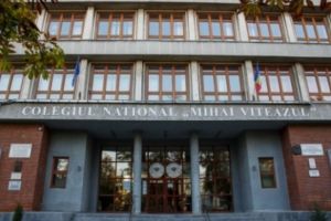 Topul specializărilor din judeţ, după ultima medie de admitere. Șapte din nouă absolvenţi prahoveni cu media 10 au ales CNMV Ploieşti