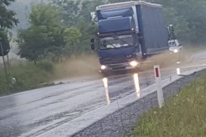FOTO VIDEO – Inundatii pe DN14 între Sibiu si Mediaş