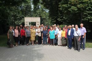 Întâlnire emoţionantă la Poarta Sărutului, din Târgu-Jiu!