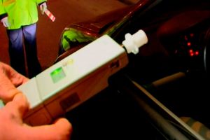 Tânăr fără permis, prins beat la volan