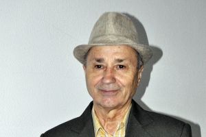 „Printre sute de şarade”, o carte de vacanţă