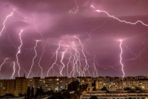 Vremea. COD PORTOCALIU de FURTUNI. ANM anunţă o PERIOADĂ plină de VIJELII