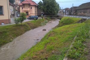 FOTO – Apele încep să se retragă în zonele inundate din Sibiu