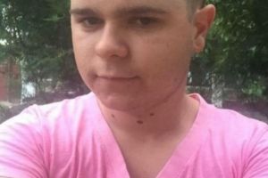 Un tânăr de 20 de ani a anunţat pe Facebook că se sinucide şi de atunci este de negăsit. Toată lumea îl caută