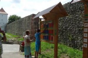 Potecă pentru persoanele cu deficienţe de vedere, realizată de o asociaţie covăsneană