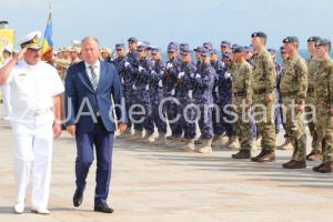 Parada militara pe faleza din fata Comandamentului Flotei Constanta. Fortele Aeriene Britanice sarbatoresc 100 de ani de la infiintare (galerie foto)