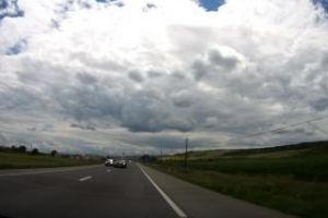 Depasire la limita pe drumul Cluj - Dej. De ce vor unii să sfârşească prost? - VIDEO