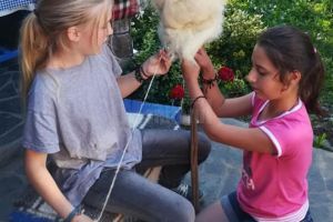 Copii de la Aşezământul „Sf. Ierarh Leontie” Rădăuţi, în tabără la Săpânţa