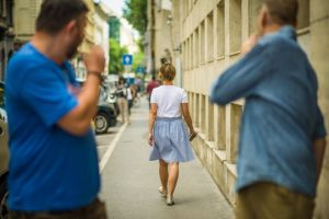 Amenzi până la 10.000 de lei pentru hărţuirea psihologică şi stradală - proiect de lege adoptat de Camera Deputaţilor