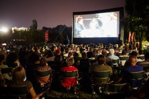 Peste 4.000 de arădeni s-au bucurat de filme în aer liber la Caravana Metropolis 2018!