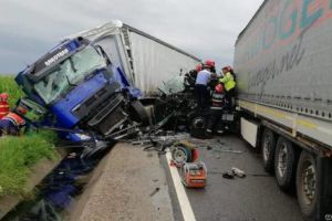 Accident cumplit la Piscani, între două camioane de mare tonaj