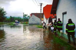 Centru de colectare de bunuri pentru sinistraţi, deschis la Bistriţa. Ce puteţi dona