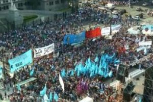 Argentina: Zeci de mii de persoane au manifestat contra masurilor de austeritate si FMI