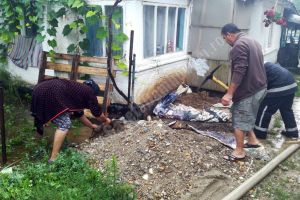 DÂMBOVIȚA: Gospodării din 8 localităţi, inundate în urma ploilor