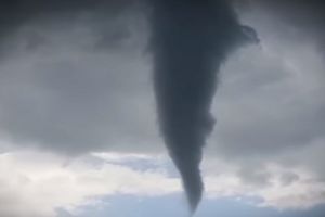 Imagini cu natura dezlantuita. Tromba de 600 de metri, deasupra Marii Negre!