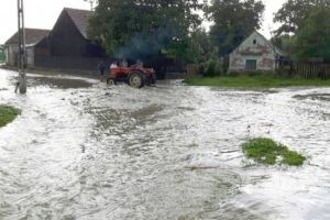 Ploua torential in Prahova! Inundatii in Barcanesti, Lipanesti si Ploiesti