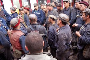 Protest spontan pentru bani. Minerii de la Mina Vulcan au refuzat să intre în schimb