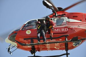 Apelurile către Salvamont nu trebuie să fie o joacă. Efectele inconştienţei: Elicopter care a plecat degeaba după un cioban muşcat de urs şi salvatori puşi pe drumuri pentru o maşină răsturnată în munţi