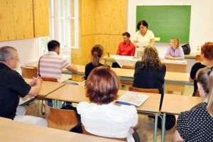 Sute de profesori susţin proba scrisă a examenului de titularizare