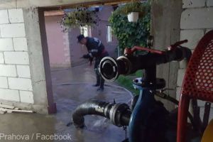 Judetul Prahova: Șapte localitati inundate. 34 de pompieri militari au intervenit pentru evacuarea apei din gospodarii