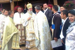 Sfântă Liturghie Arhierească la resfinţirea Bisericii din Parohia Vârţ, Oraşul Rovinari, Protopopiatul Târgu-Jiu Sud 