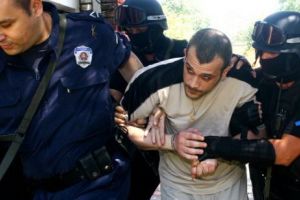 Autorul triplului asasinat din Giuleşti nu a plătit despăgubiri victimelor, de 13 ani. Vieţaşul Sgueglia vrea în Italia