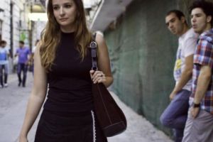 E oficial! Românii nu mai au voie să fluiere după femei