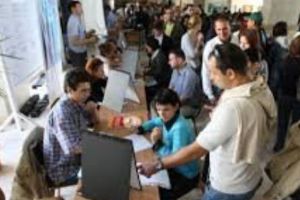 Multe locuri de muncă, puţini doritori! Șomerii vor să plece „afară”