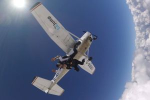 Cu GoJump poti deveni parasutist pentru o zi