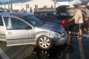 FOTO-ULTIMĂ ORĂ: Accident cu doi răniţi pe strada Antrepozite
