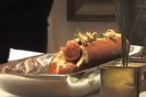 PERICOLUL NEȘTIUT din spatele fabricării crenvuştilor