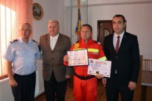 Pompierul Eugen Nagy, distins cu o diploma de excelenta dupa ce a intervenit in accidentul de la Coltirea